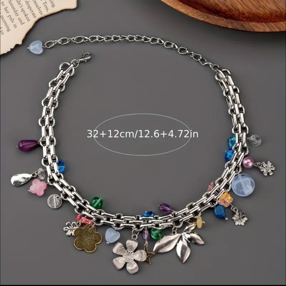 NWOT Vintage Elegant Charm Pendant Necklace with Flowers and Bead Accents - Picture 4 of 7